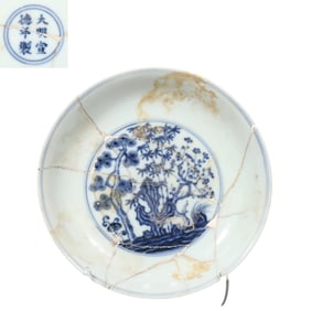 Blue and white plate specimen from the Xuande period of the Ming Dynasty, China