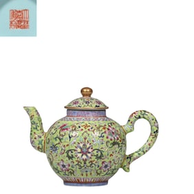 Chinese Qing Dynasty Jiaqing period Famille rose flower pattern pot