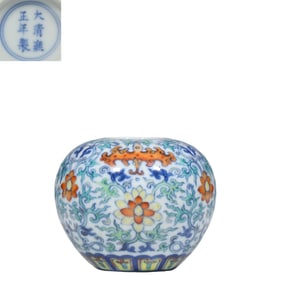 Chinese Doucai floral water pot, Yongzheng period, Qing Dynasty