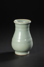 Chinese Southern Song Dynasty Longquan Kiln Green Glaze Alcohol Bottle