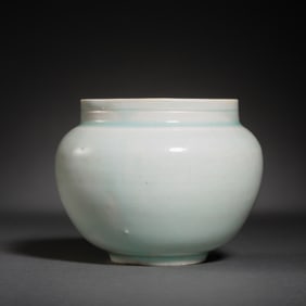 Chinese Southern Song Dynasty Hutian kiln green glaze jar