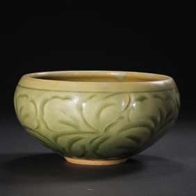 Chinese Northern Song Dynasty Yaozhou kiln green-glazed bowl with floral pattern