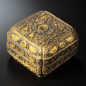 Chinese Tang Dynasty gilded square lidded box