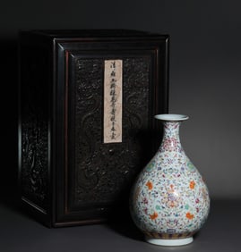Chinese Qing Dynasty Yongzheng period Jade Vase with floral pattern