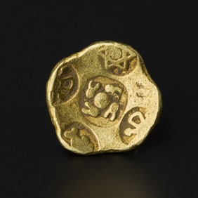 Punch-Marked Gold Coin – SouthAsia Region, 6th Century BCE [1.6 × 1.7 cm, 3.9g]