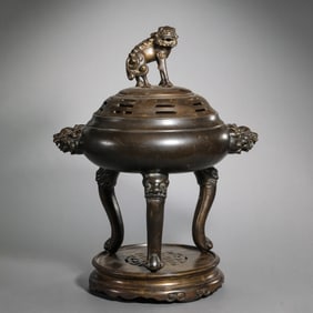 China Ming Xuande period bronze incense burner with two handles and three legs
