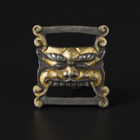Tibetan Gild Bronze Snow Lion Motif Scripture Buckle [3.8 x 4.1cm, 20gram]