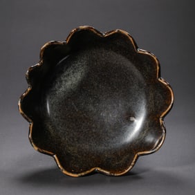 Chinese Northern Song Dynasty Cizhou kiln black glaze flower mouth plate