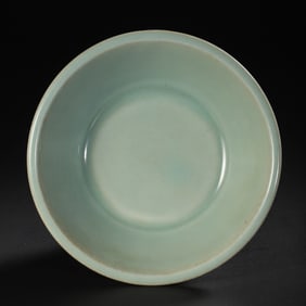 Chinese Southern Song Dynasty Longquan kiln powder green glaze folded rim washbasin