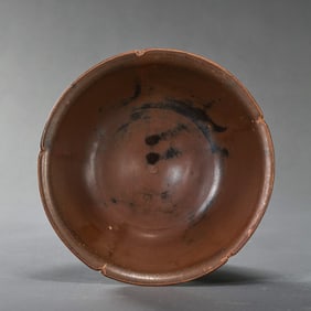 Chinese Tang Dynasty red glaze flower-mouthed bowl