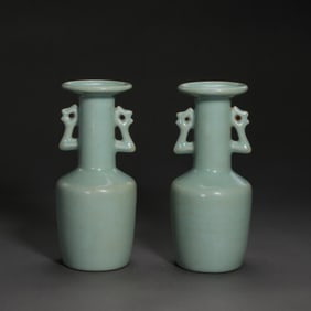 A pair of Chinese Southern Song Dynasty Longquan kiln green-glazed amphorae