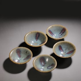 A group of Chinese Northern Song Dynasty Jun kiln sky blue glaze hanging red hat cups
