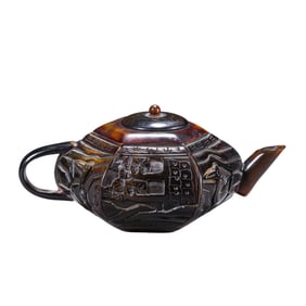 Chinese Qing Dynasty horn-shaped teapot