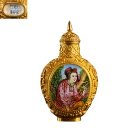 A pure gold window-shaped snuff bottle with Western figures, dating from the Qianlong period of the