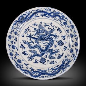 Large blue and white dragon-patterned plate from the Ming Dynasty, China