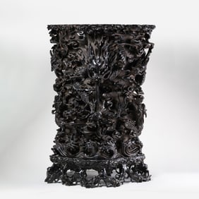 Chinese Qing Dynasty rosewood brush holder with exquisitely carved dragon pattern