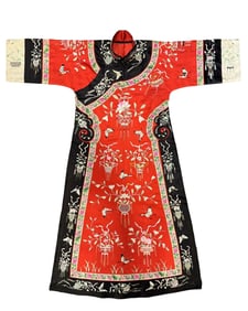 Chinese Qing Dynasty red satin embroidered butterfly flower blue pattern cloak