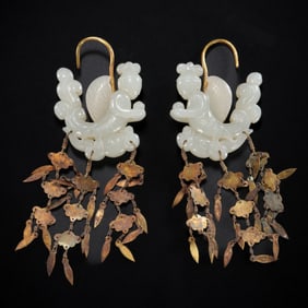A pair of Chinese Liao Dynasty Hetian white jade flying earrings