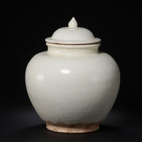Chinese Tang Dynasty Gongxian kiln white porcelain covered jar