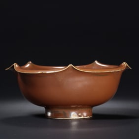 Chinese Song Dynasty red glaze flower mouth bowl