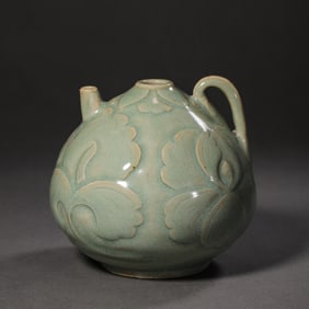 Yaozhou kiln green-glazed pot with carved floral pattern, late Tang and Five Dynasties period, China