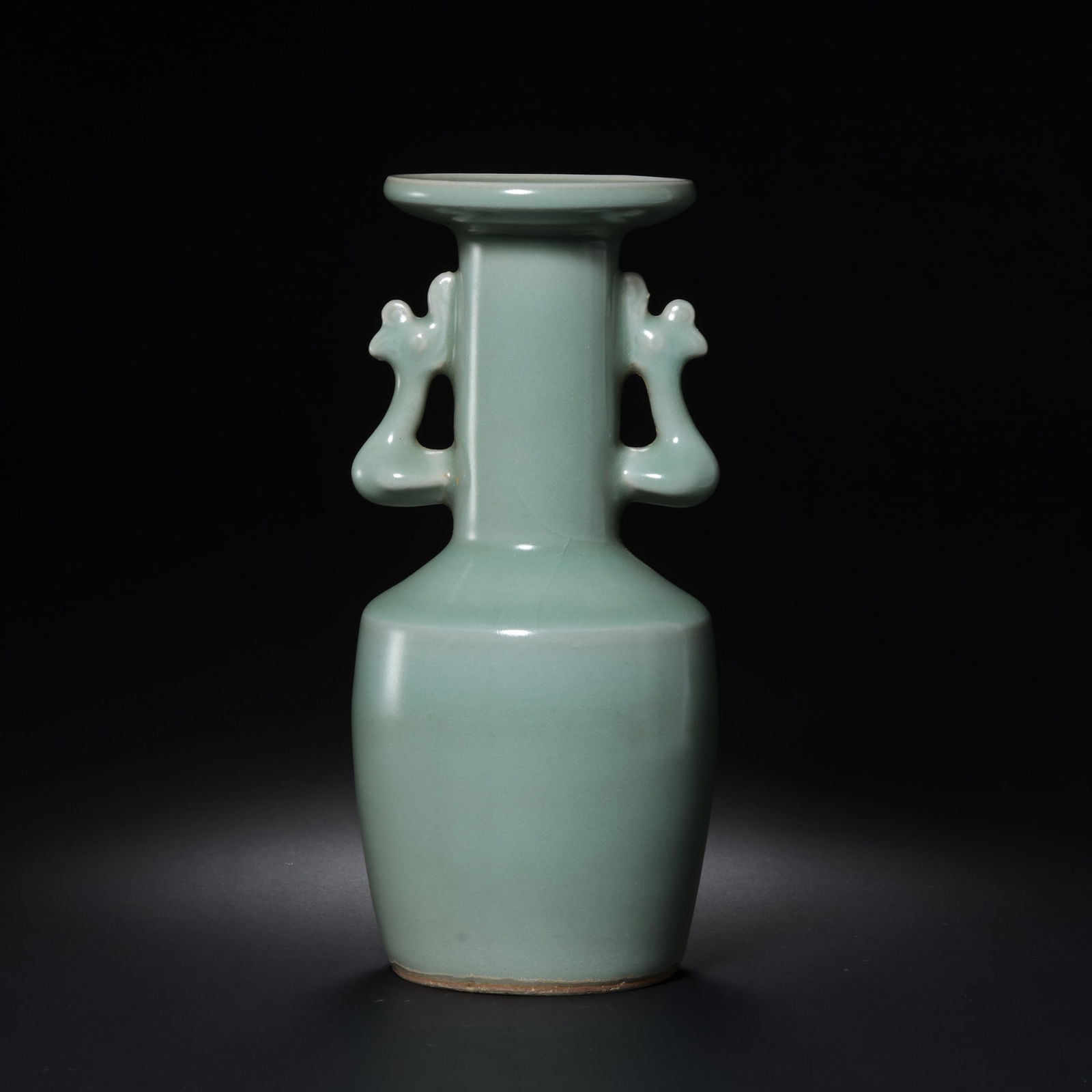 Chinese Southern Song Dynasty Longquan kiln green glaze amphora: H. 18 cm.