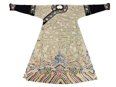 Auspicious robe with "eight flower patterns" on light green satin from the Qing Dynasty, China