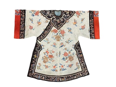 A women's jacket with a pattern of blue flowers and figures on a light grey satin background, Qing