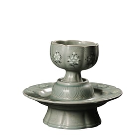 A set of Korean Goryeo Dynasty celadon flower-shaped cup holders