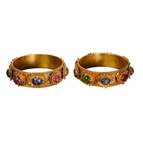 A pair of Chinese Tang Dynasty pure gold bracelets inlaid with gemstones