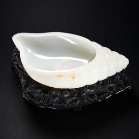 Chinese Qing Dynasty Hetian white jade conch ornaments