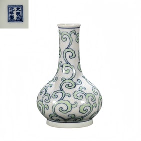 China Ming Chenghua period blue and white long-necked vase