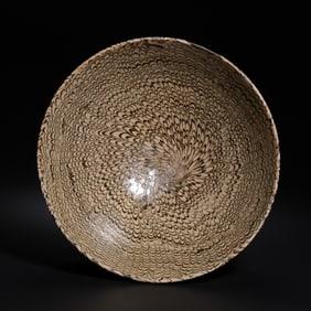 Chinese Tang Dynasty black and white coiled pot bowl
