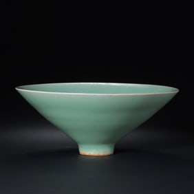Chinese Southern Song Dynasty Longquan kiln green glaze hat bowl
