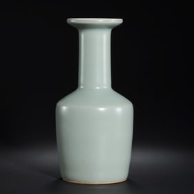 Chinese Southern Song Dynasty Longquan kiln green glaze mallet bottle