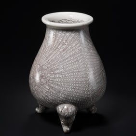 Chinese Tang Dynasty black and white twisted glaze tripod furnace
