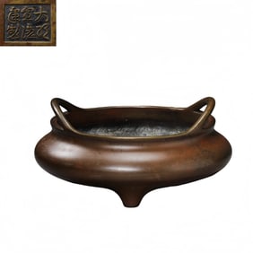 A bronze tripod censer with two handles from the Xuande period of the Ming Dynasty, China