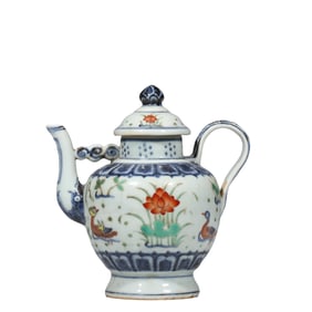 Chinese Ming Dynasty Blue and White Five-Colored Mandarin Duck Playing in Water Pattern Ewer