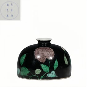 Taibai Zun with floral patterns, Kangxi period, Qing Dynasty, China
