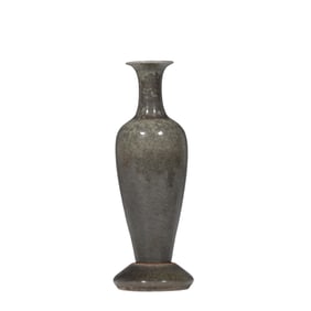 Chinese red-glazed radish vase from the Kangxi period of the Qing Dynasty
