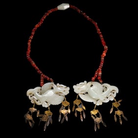 Chinese Liao Dynasty Hetian jade auspicious beast agate necklace