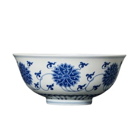 Chinese Qing Dynasty Guangxu period blue and white flower pattern bowl