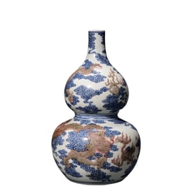 Chinese Qing Dynasty Qianlong period blue and white underglaze red dragon pattern gourd bottle