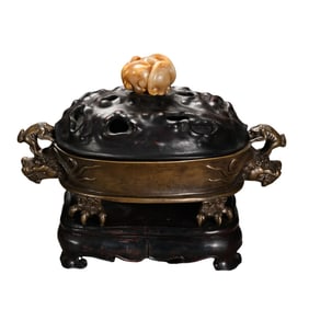 Double-eared cover stove from the Daoguang period of the Qing Dynasty, China