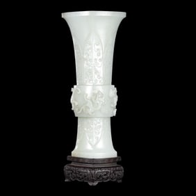 Chinese Qing Dynasty Hetian white jade flower vase