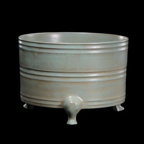 Chinese Song Dynasty Ru kiln celadon tripod censer