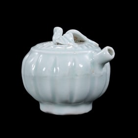 Chinese Southern Song Dynasty Hutian kiln green glaze melon-shaped water drop