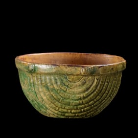 Chinese Tang Dynasty yellow-green glaze hand cup