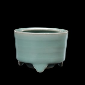 Chinese Southern Song Dynasty Longquan kiln green glaze tripod censer