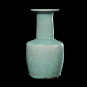 Chinese Southern Song Dynasty Longquan kiln green glaze mallet bottle